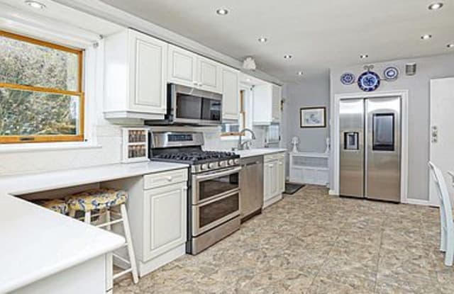 114 Shirley Ln - 114 Shirley Lane, Westchester County, NY 10607