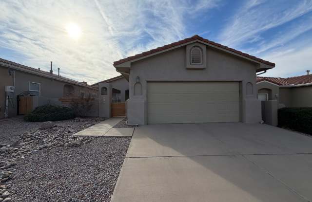 Roomy 3 Bedroom 2 Bathroom Home In Quintessence! photos photos