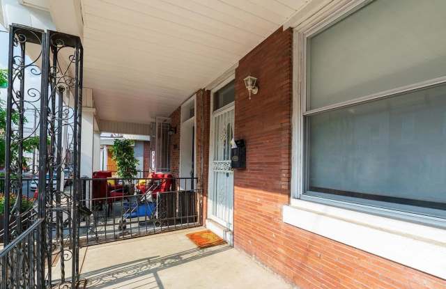 Charming 3-Bed/1.5-Bath Townhome in Point Breeze! Available Early October! Gallery 4