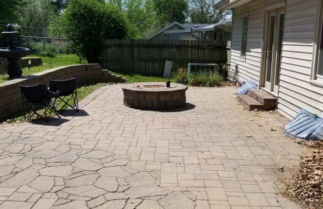Aksarben/UNO 4 bed 2 bath with gas firepit 2 car photos photos