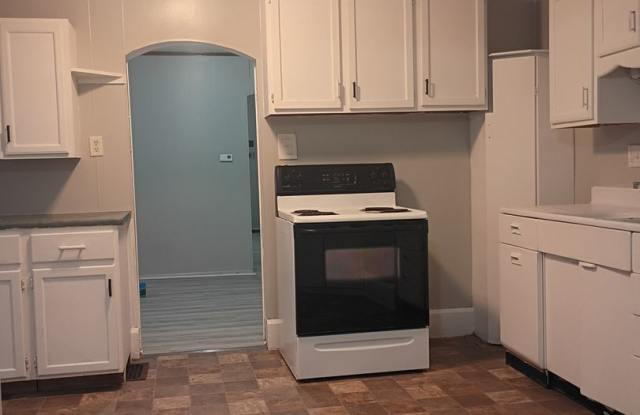 For Rent: 2401 S Mulberry St. Cozy 2 Bedroom 1 Bath, New Flooring! Bonus Room! photos photos
