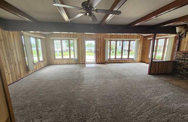 8150 N Thorsen Lane Gallery 2