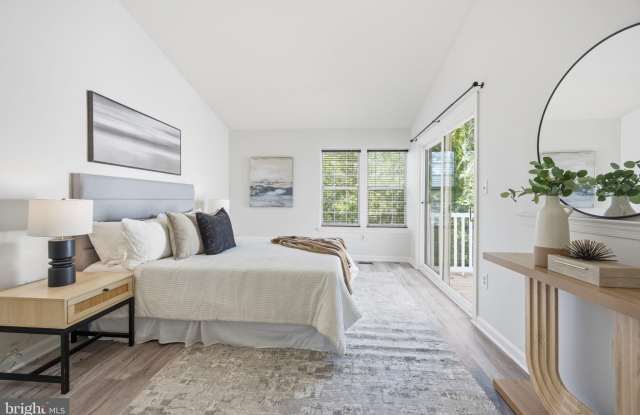 3377 LAKESIDE VIEW Drive Gallery 3