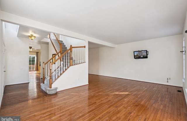 2560 JAMES MAURY Drive Gallery 4