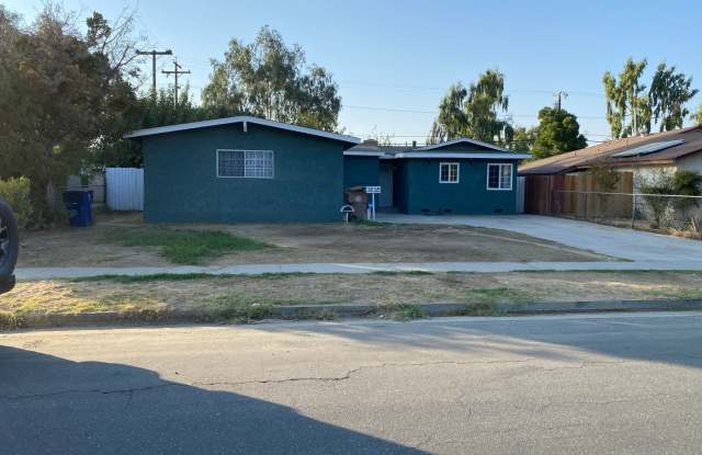 Going Going Gone. Rent me before its gone. 3 BD 1.5 BA house in SW - 3535 Balboa Drive, Bakersfield, CA 93304