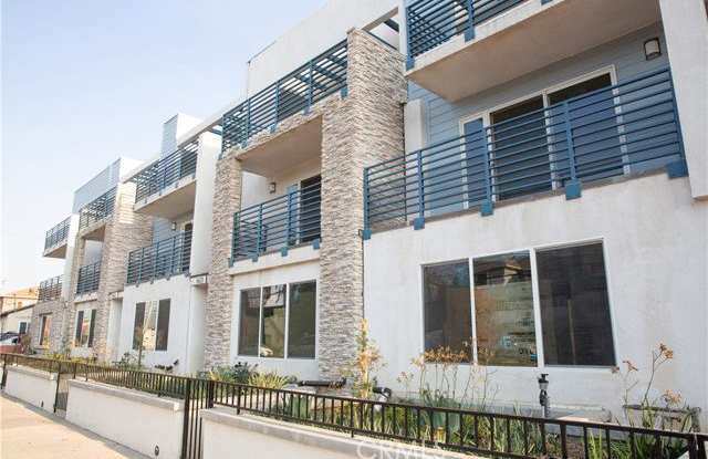 14616 Vanowen Street Gallery 1