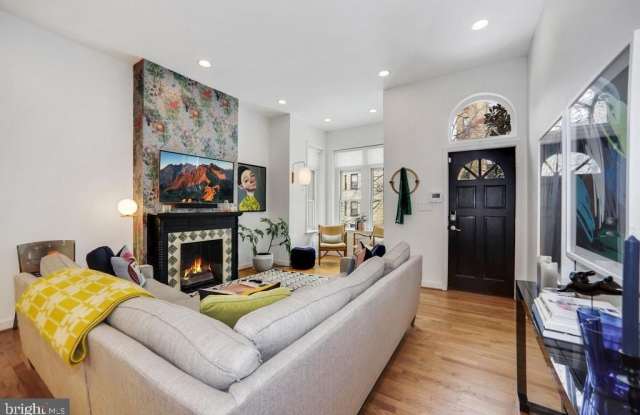 1443 W NW Gallery 3