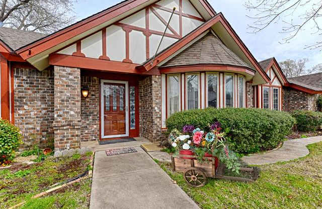 332 Mayfair Drive - 332 Mayfair Drive, Hurst, TX 76054