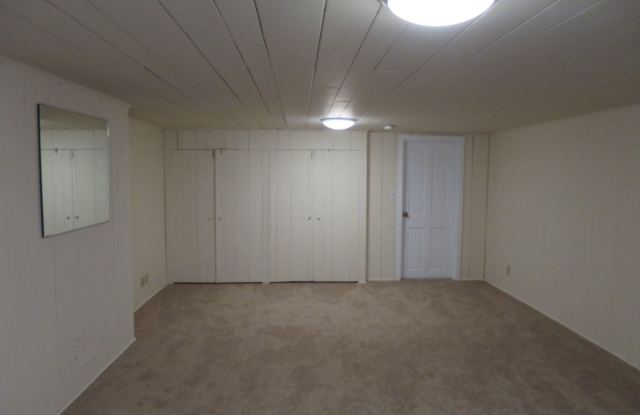 615 W Highland Drive (Lower unit) Gallery 3