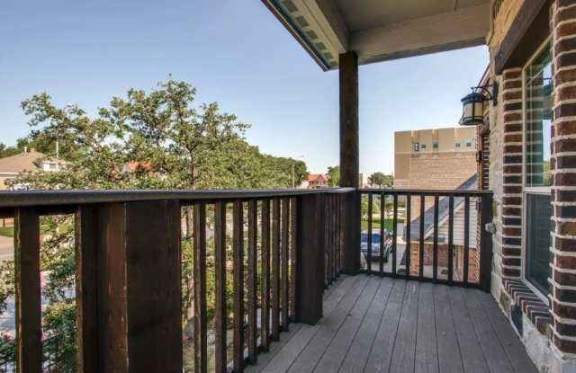 3237 S University - 3237 South University Drive, Fort Worth, TX 76109