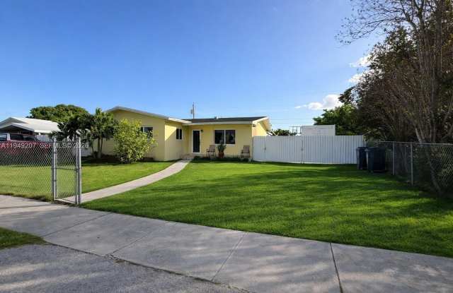 11930 SW 187th Ter photos photos