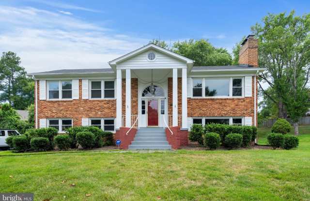 8020 AGIN COURT - 8020 Agin Court, McLean, VA 22102