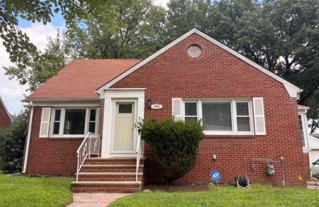 1031 Lowden Ave photos photos