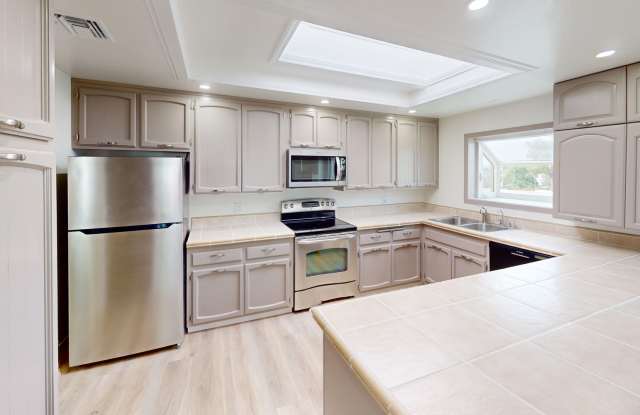 Spacious 3 Bedroom, 2.5 Bathroom Home with Sunroom in Coronado's Village photos photos