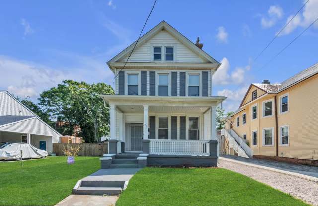 321 W 36th St photos photos