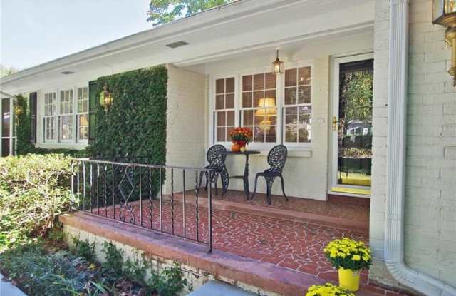 1261 Kingsley Circle NE Gallery 2