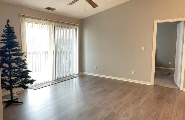 Well-Maintained 2-Bedroom Top-Floor Condo with Garage in Centerville Gallery 3