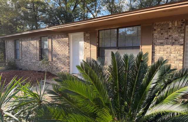 Updated 3BR/2BA Near Parks, Golf, Shopping, and the St. Marks Trail photos photos