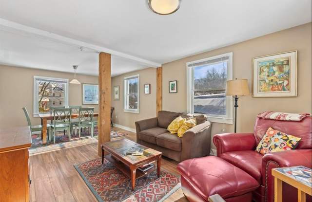 Spacious 3-Bedroom| Downtown Newnarket| Sept 1st! photos photos Spacious 3-Bedroom| Downtown Newnarket| Sept 1st! photos photos