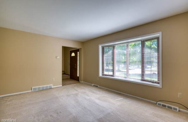 4080 Forest Glen Ct Gallery 2