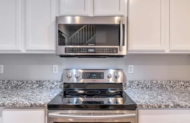 Wonderful Townhouse in Green Valley Ranch Gallery 3