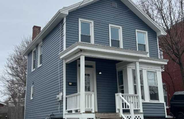 Spacious 4 Bed/2 Bath Single Family Home in Oswego, NY - $1825./mo Gallery 1