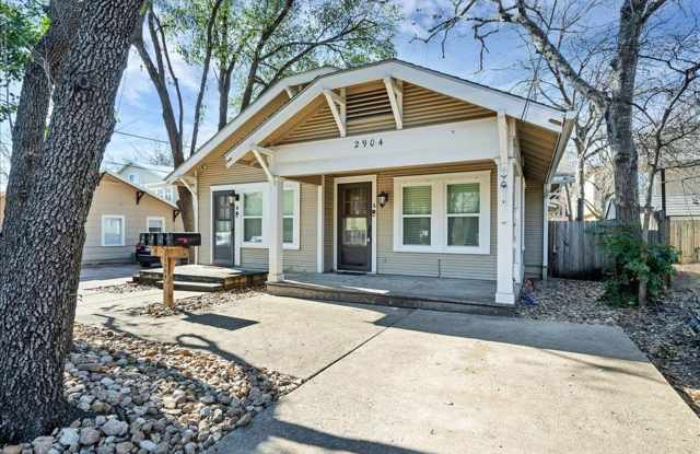 2904 Pearl Unit B - Spacious 1 bed 1 bath in top location. photos photos