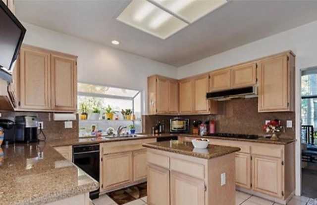 6229 Fallbrook Avenue Gallery 2