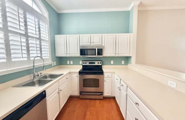 Gorgeous Plaza Midwood Townhome - Move-In Ready! Gallery 1