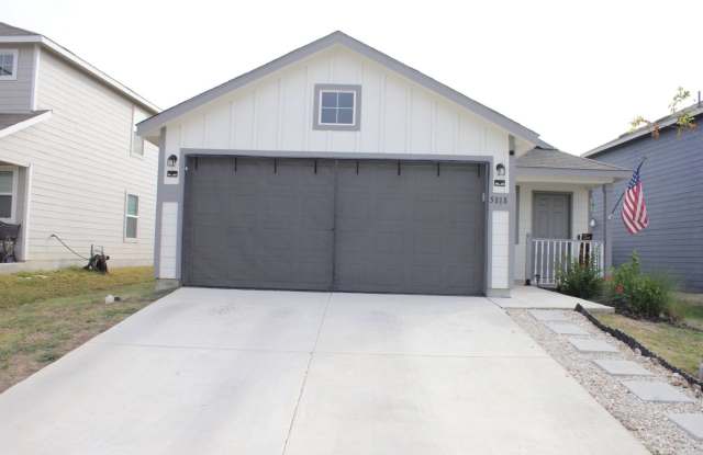 Spacious San Antonio Home Near JBSA | Solar Savings & Flex Room photos photos Spacious San Antonio Home Near JBSA | Solar Savings & Flex Room photos photos