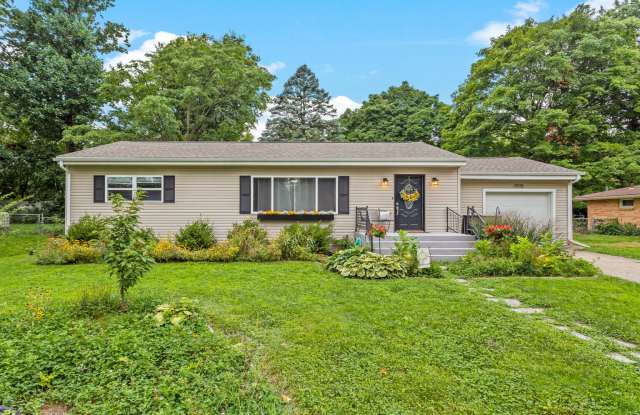 1915 Lynwood Drive - 1915 Lynwood Drive, Champaign, IL 61821