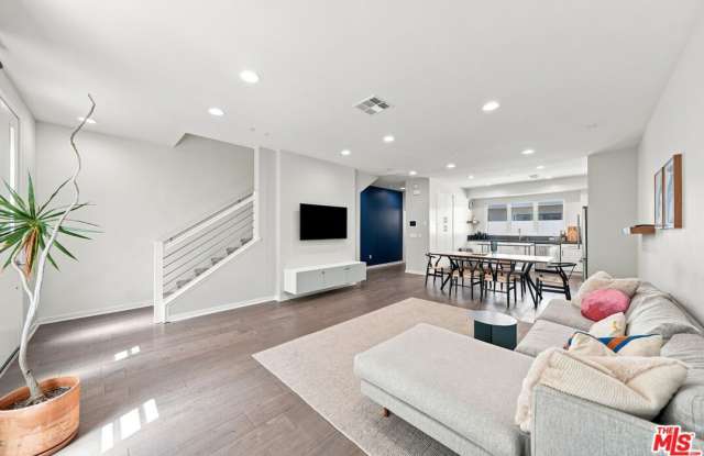 2928 Rowena Ave photos photos