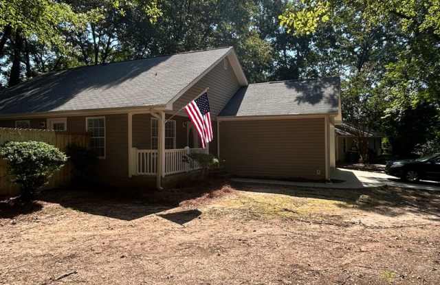 Newly renovated 3 Bedroom 2 Bathroom home! Available now! Gallery 3