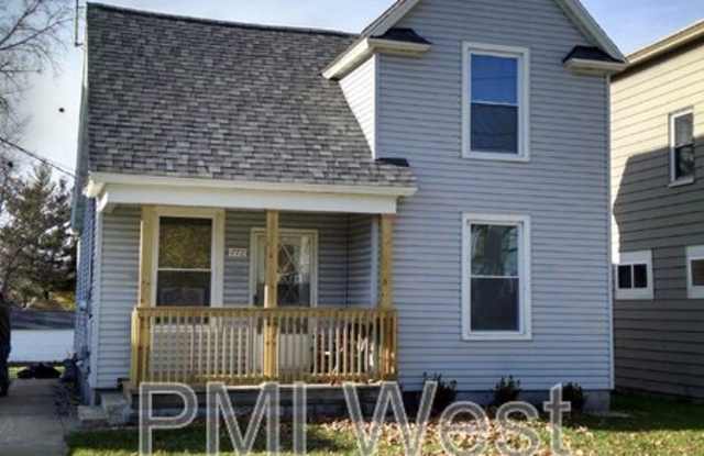 777 College Ave NE photos photos