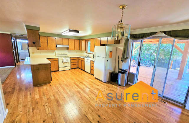 1/2 Off First Months Rent  3 Bedroom 2 Bathroom Home in Medford Gallery 3