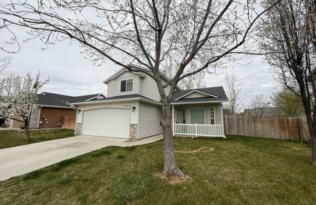 Brand New Floors! 3 Bed, 2.5 Bath Single Family Home photos photos