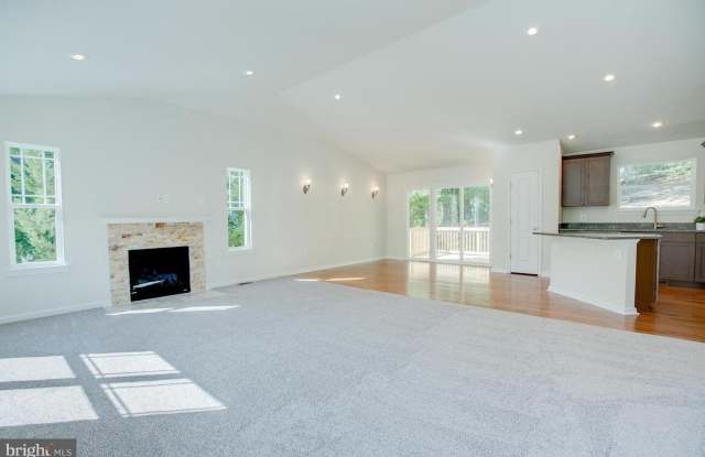 Sought After Aquia Harbour Gallery 4