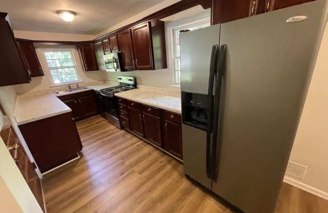 3/1 ranch brick home-fenced back yard! Gallery 3