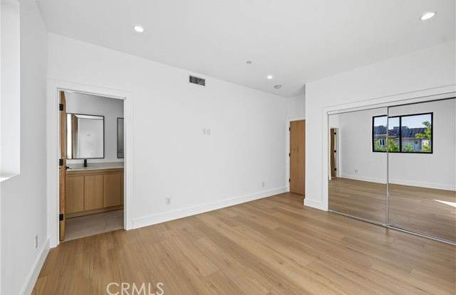 13602 Burbank Boulevard photos photos