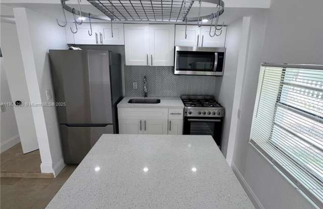 9064 Collins Ave photos photos
