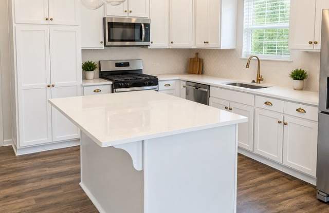 Beautiful 3BD/2.5BA Home in the Sought-After Stonebridge Fairways Community /AVAILABLE NOVEMBER 2026 Gallery 4
