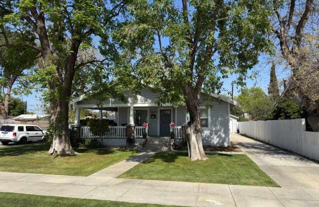 Charming 2 Bed / 1 Bath Corner Lot Home with Wraparound Porch photos photos