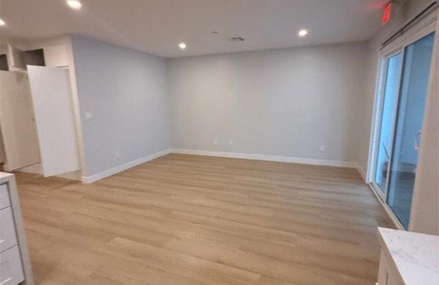 8201 Greenbush Avenue Gallery 2