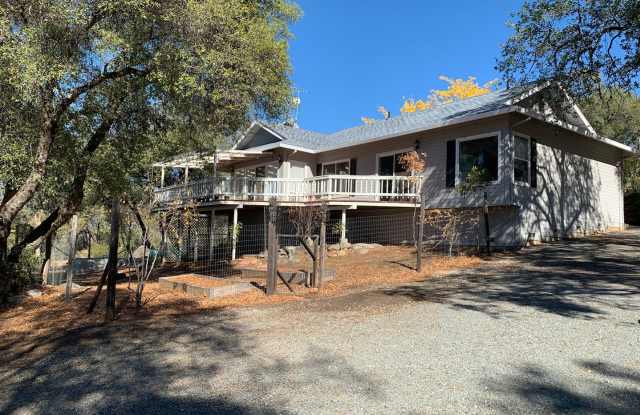Beautiful Home Located In Lambert Lake Estates! Gallery 1