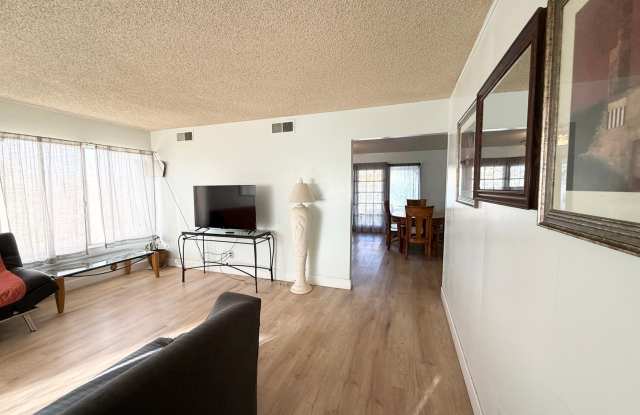 Fully Furnished or unfurnished 4-Bedroom Home in Prime Central Las Vegas Location Gallery 3