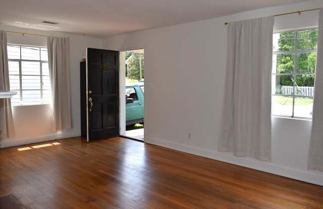 1208 Hickman Road - B Gallery 2