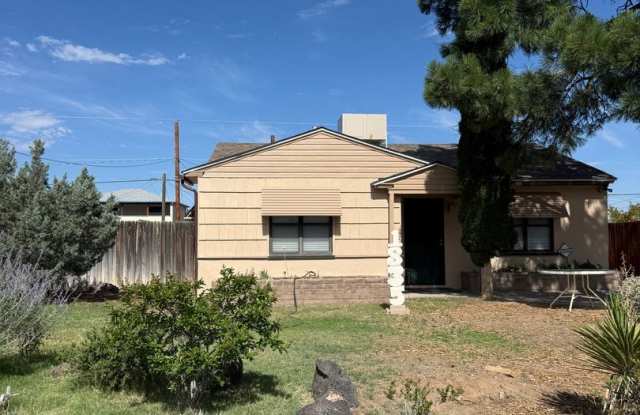 Beautifully cared for 2 bed 1 bath home located in NE Heights in Albuquerque. photos photos