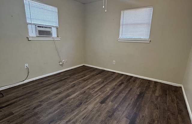 3305 East Cornell Street Gallery 3