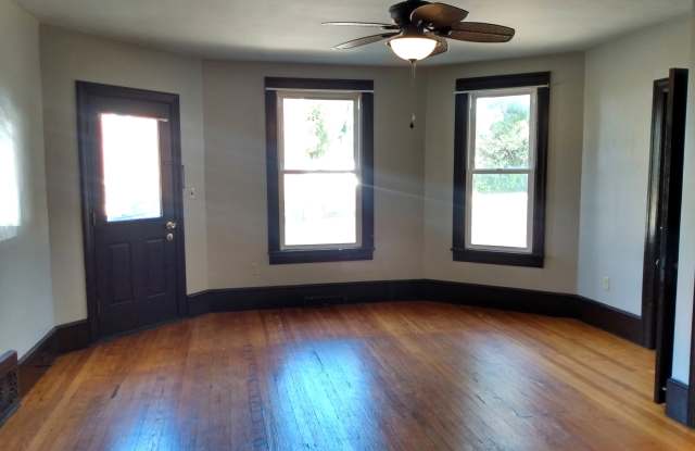 476 North Franklin Street Apt 1 Gallery 4