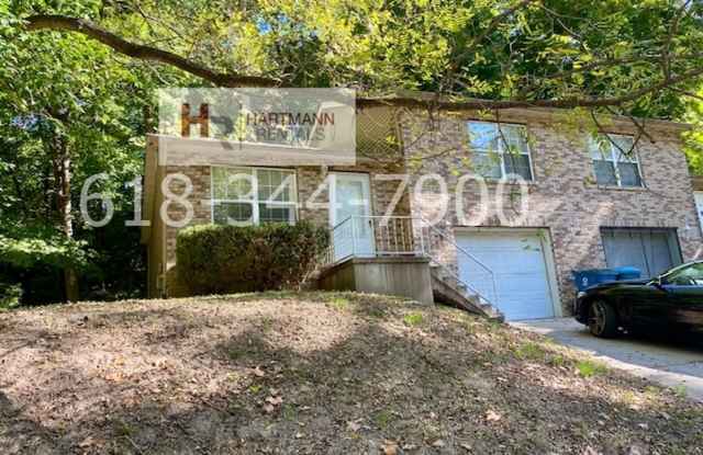 Two Bedroom 1.5 Bath Duplex with Modern Kitchen and Garage! Gallery 1